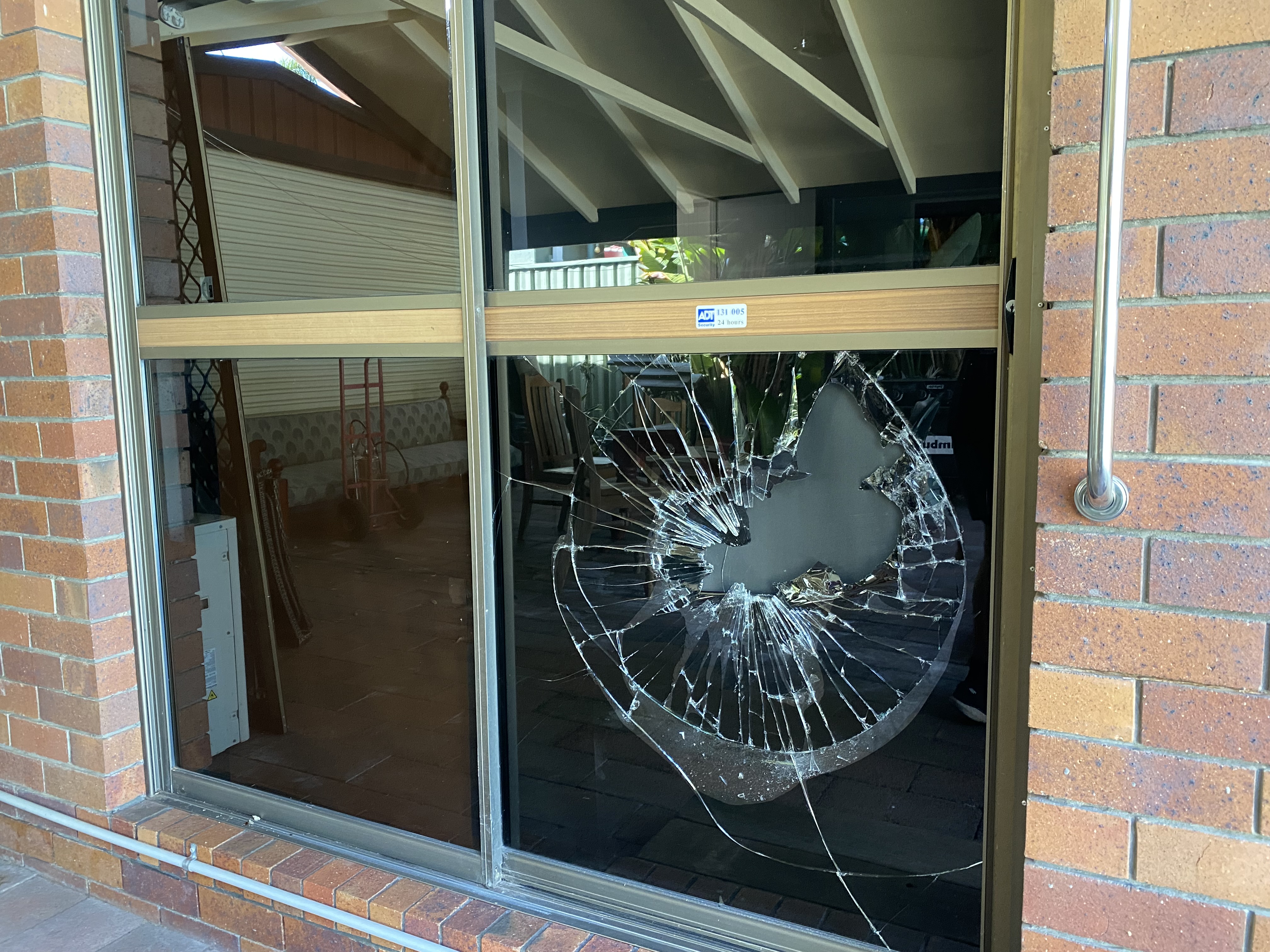 Shop Glass Repairs in Logan